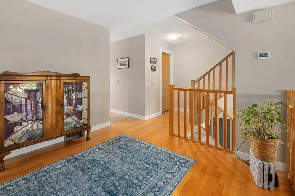 185 Woodridge Drive SW Calgary AB T2W 3X7