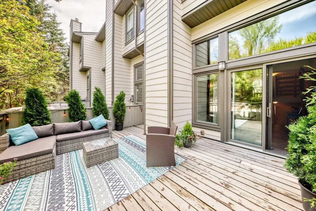 185 Woodridge Drive SW Calgary AB T2W 3X7