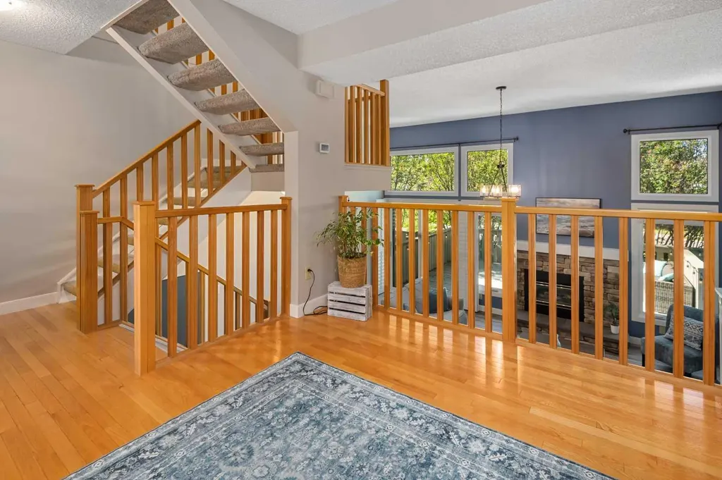 185 Woodridge Drive SW Calgary AB T2W 3X7