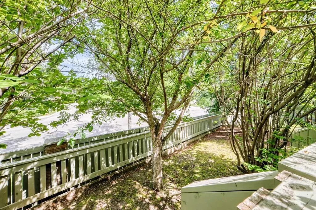 185 Woodridge Drive SW Calgary AB T2W 3X7