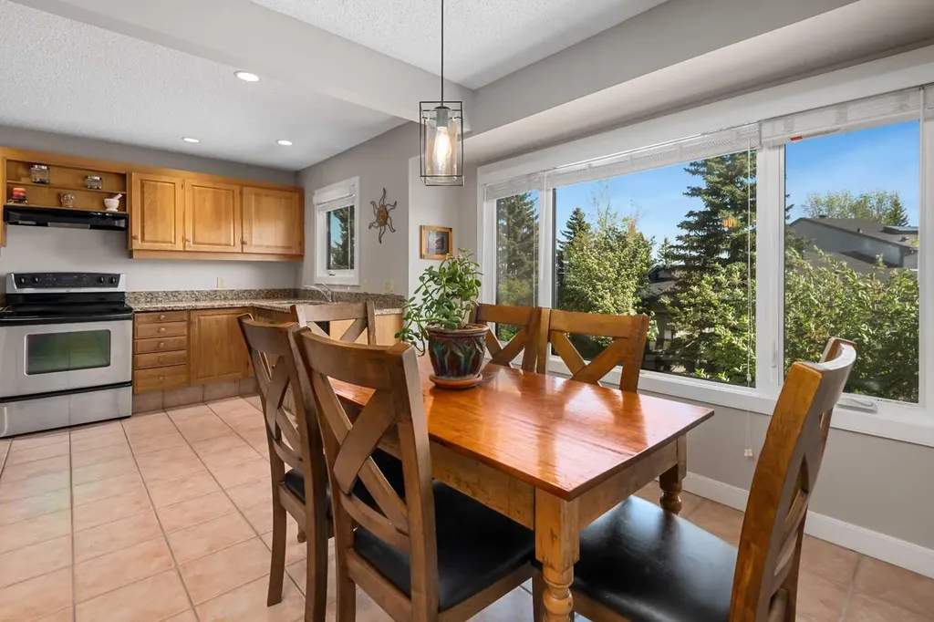 185 Woodridge Drive SW Calgary AB T2W 3X7