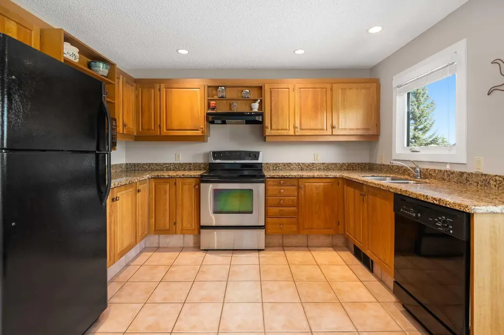 185 Woodridge Drive SW Calgary AB T2W 3X7