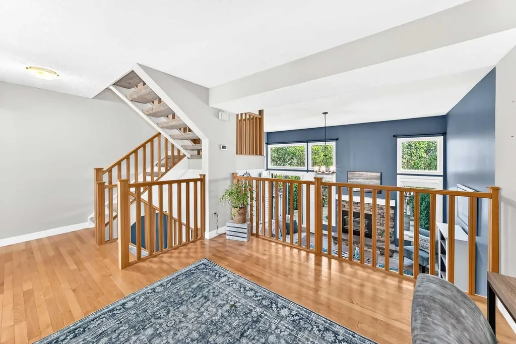 185 Woodridge Drive SW Calgary AB T2W 3X7