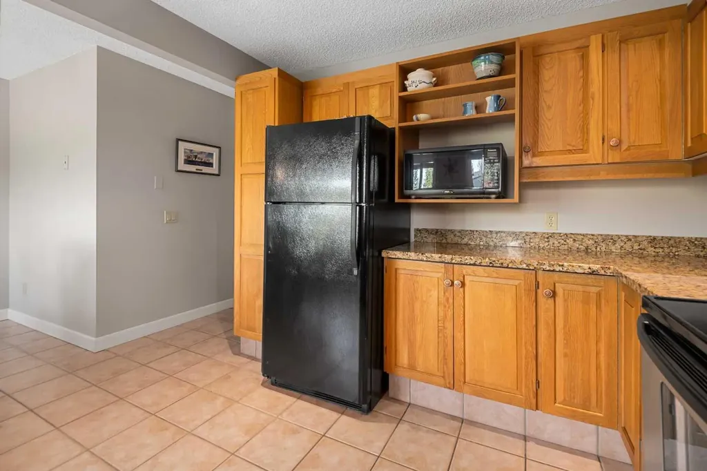 185 Woodridge Drive SW Calgary AB T2W 3X7