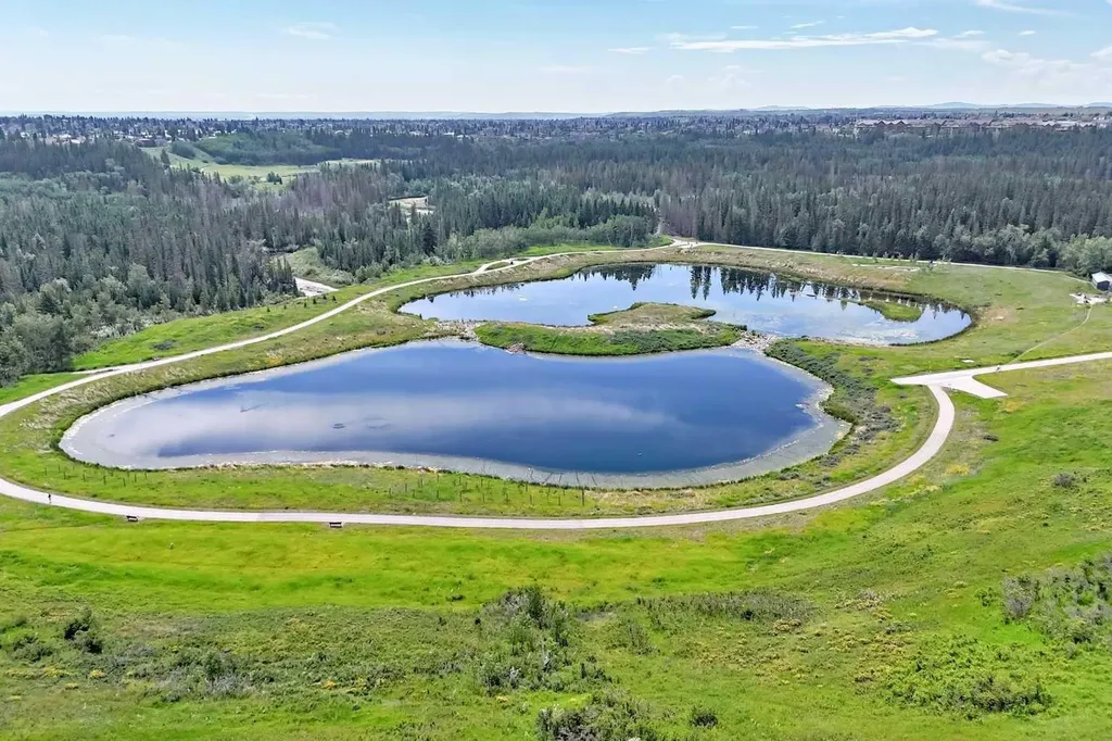 185 Woodridge Drive SW Calgary AB T2W 3X7