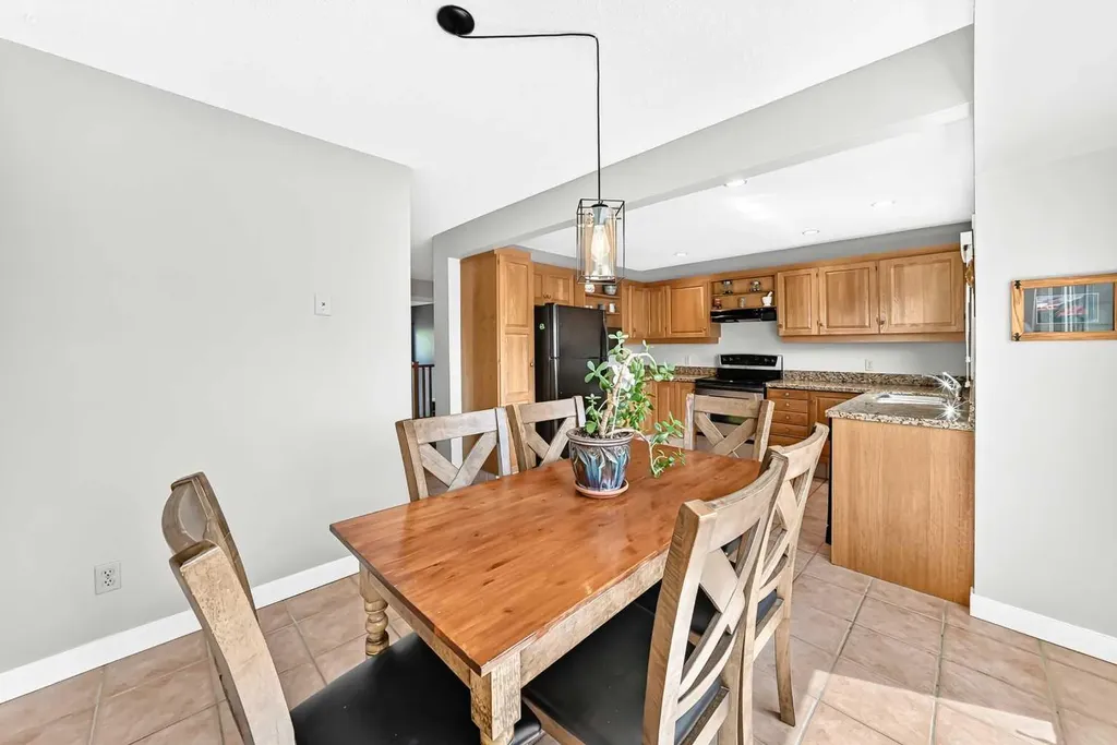 185 Woodridge Drive SW Calgary AB T2W 3X7