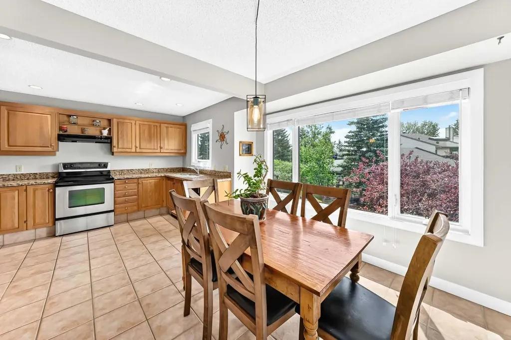 185 Woodridge Drive SW Calgary AB T2W 3X7