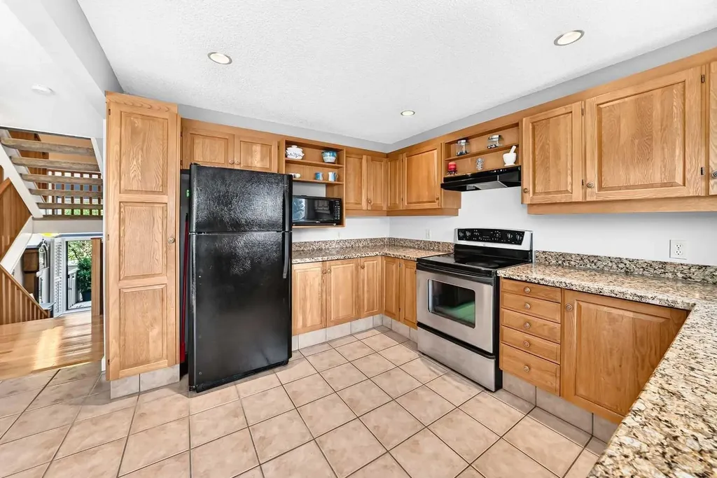 185 Woodridge Drive SW Calgary AB T2W 3X7