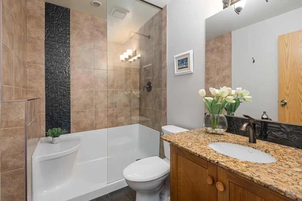 185 Woodridge Drive SW Calgary AB T2W 3X7