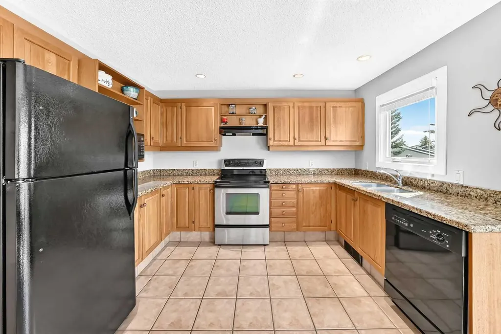 185 Woodridge Drive SW Calgary AB T2W 3X7