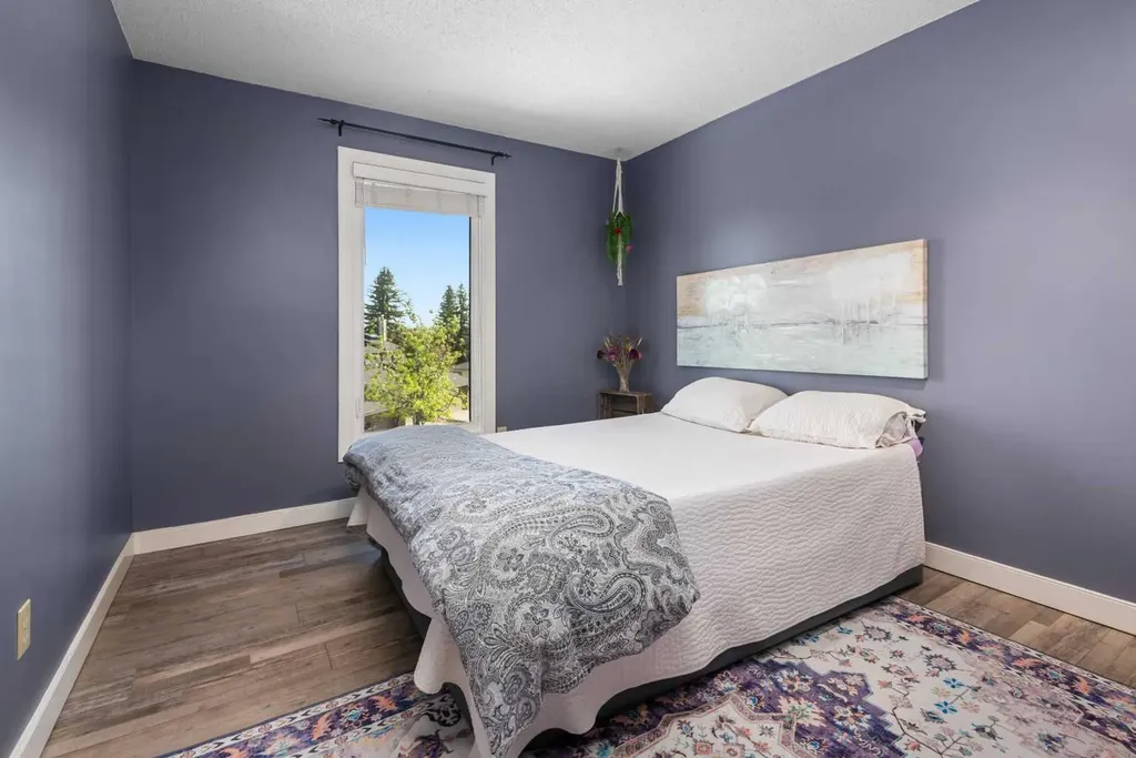 185 Woodridge Drive SW Calgary AB T2W 3X7