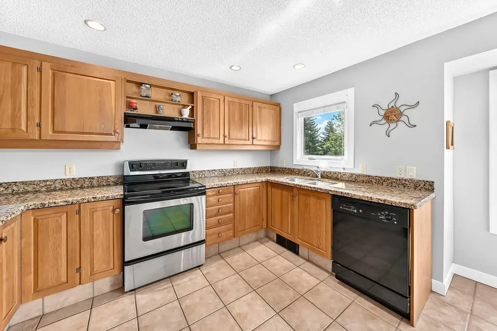 185 Woodridge Drive SW Calgary AB T2W 3X7