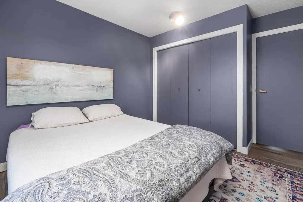 185 Woodridge Drive SW Calgary AB T2W 3X7
