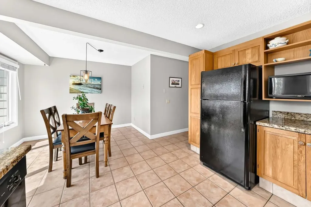 185 Woodridge Drive SW Calgary AB T2W 3X7