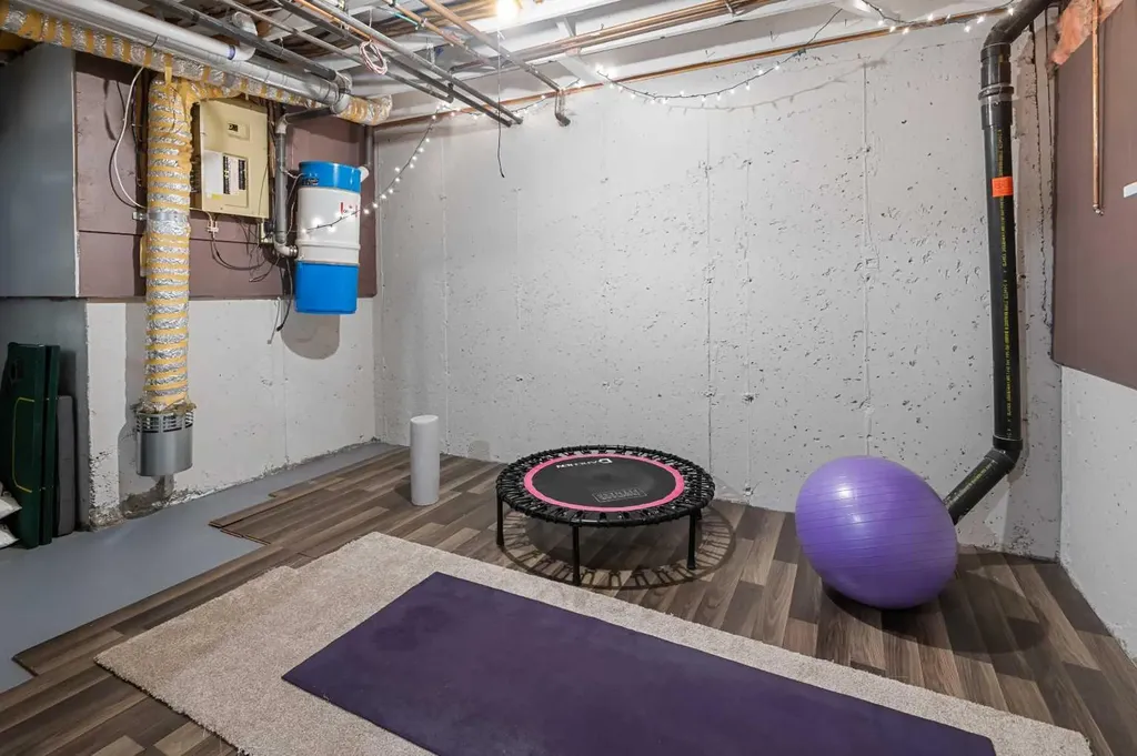 185 Woodridge Drive SW Calgary AB T2W 3X7
