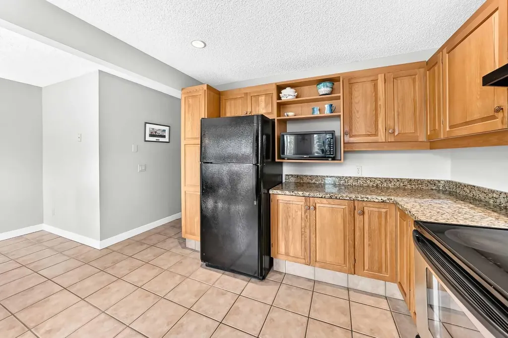 185 Woodridge Drive SW Calgary AB T2W 3X7
