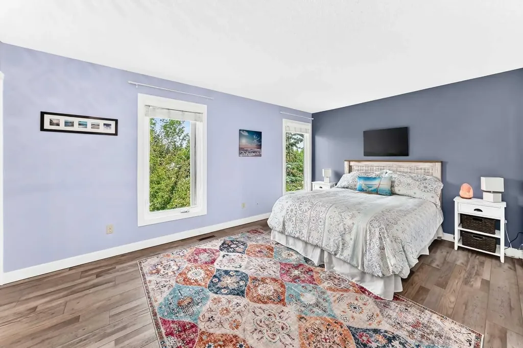 185 Woodridge Drive SW Calgary AB T2W 3X7