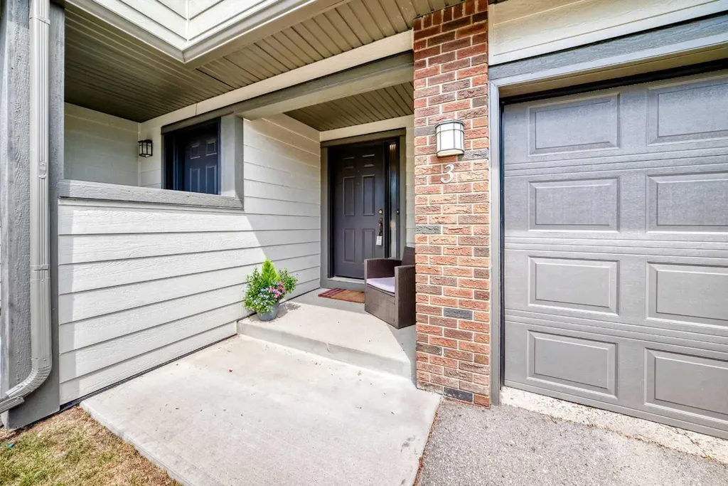 185 Woodridge Drive SW Calgary AB T2W 3X7