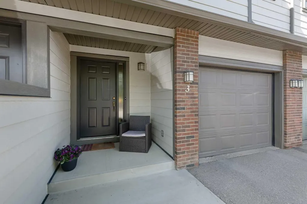 185 Woodridge Drive SW Calgary AB T2W 3X7