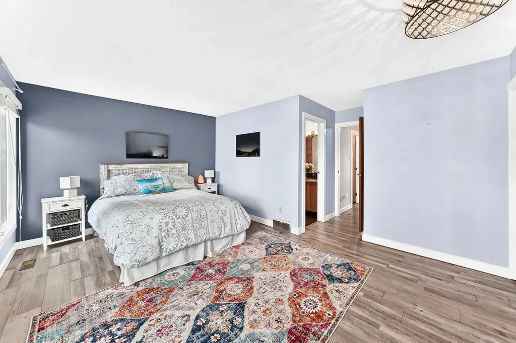 185 Woodridge Drive SW Calgary AB T2W 3X7