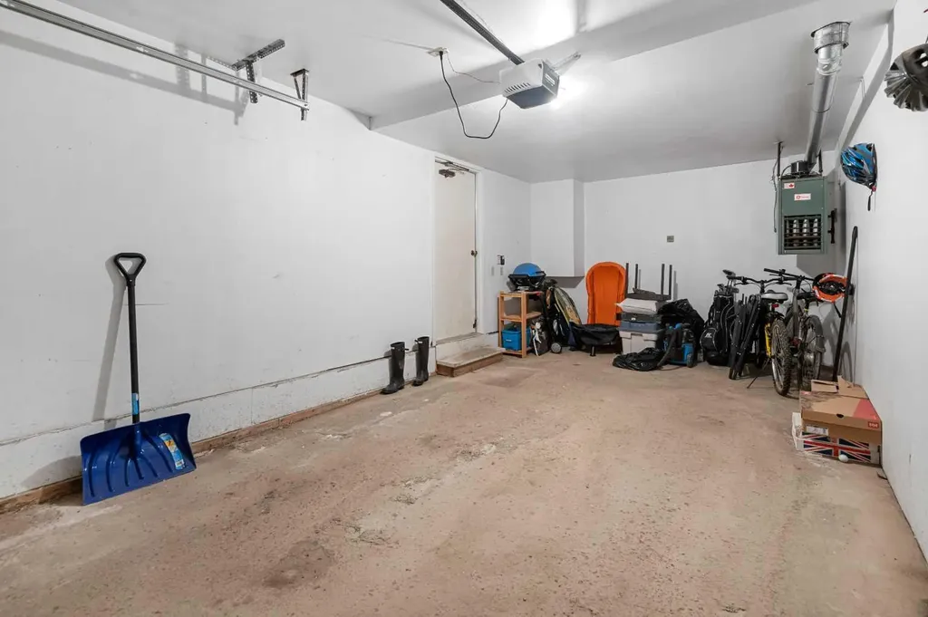 185 Woodridge Drive SW Calgary AB T2W 3X7
