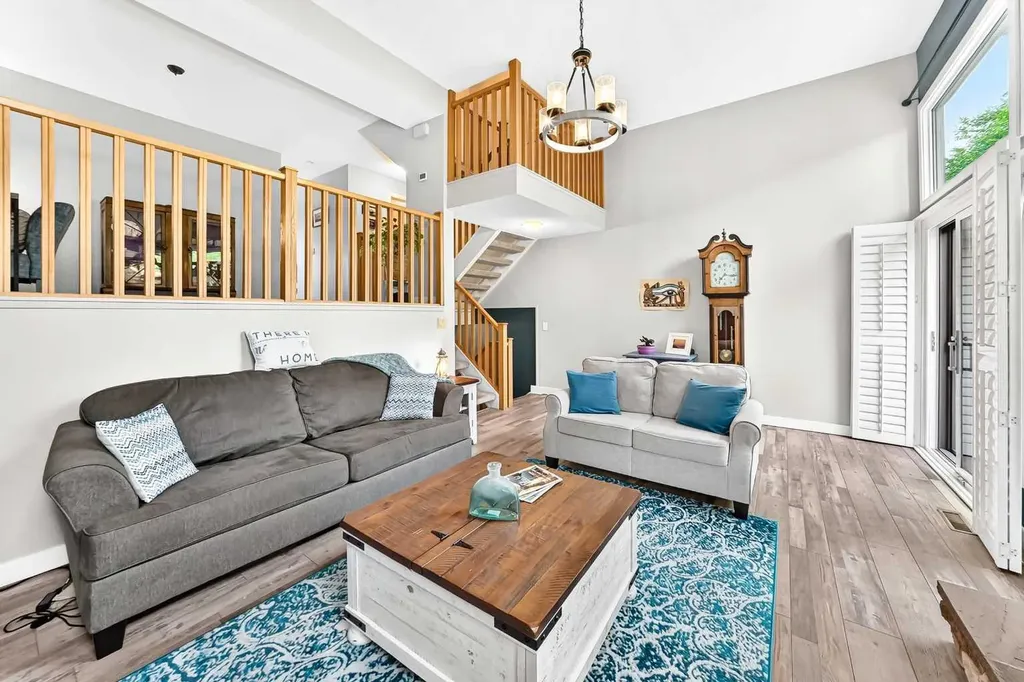 185 Woodridge Drive SW Calgary AB T2W 3X7