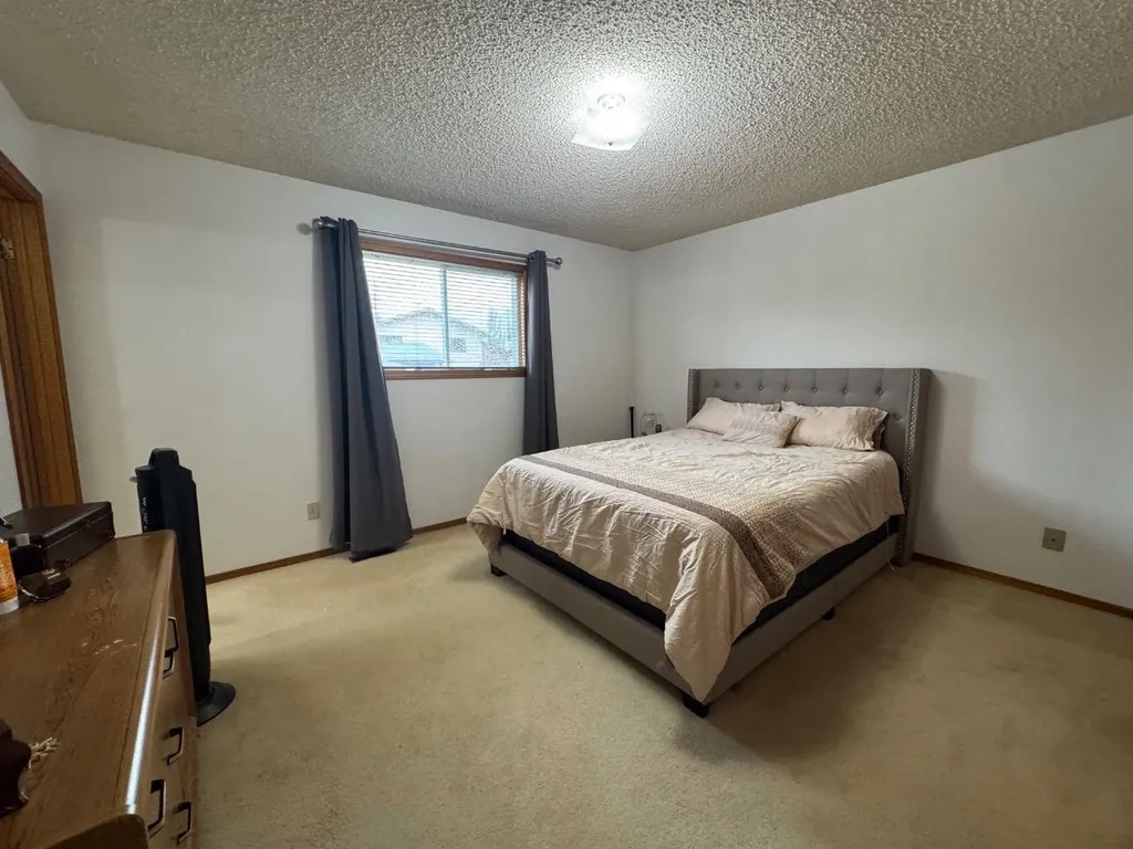 16 Hermary Street Red Deer AB T4N 6E7