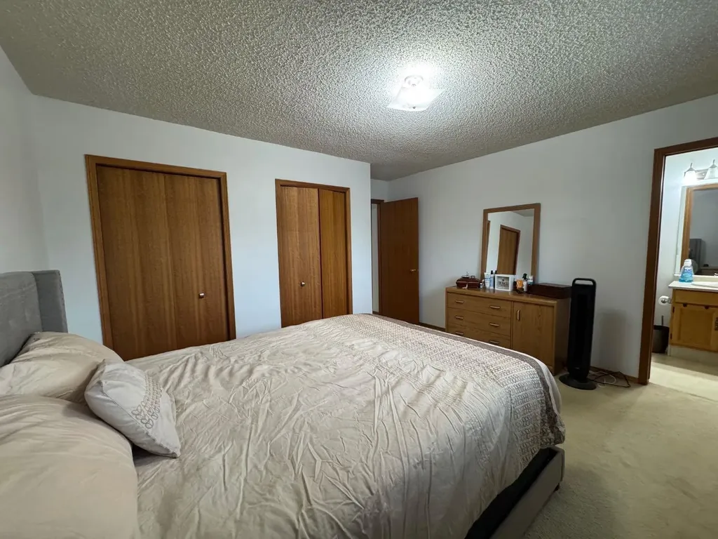 16 Hermary Street Red Deer AB T4N 6E7