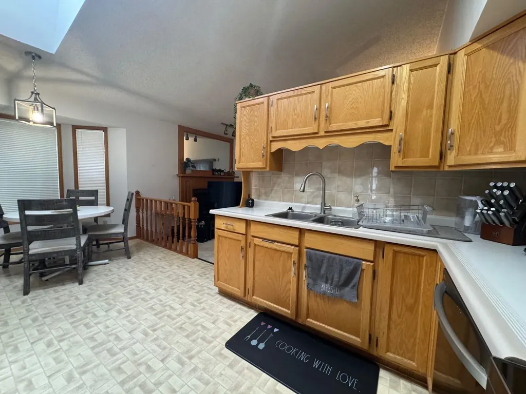 16 Hermary Street Red Deer AB T4N 6E7