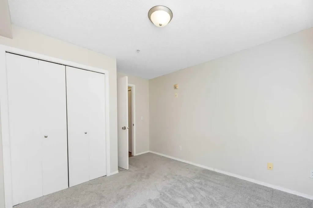 4975 130 Avenue SE Calgary AB T2Z4M4