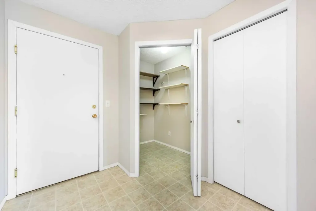 4975 130 Avenue SE Calgary AB T2Z4M4