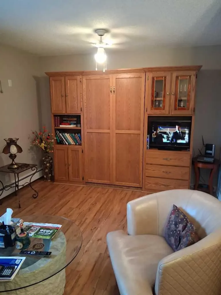 2004 13 Avenue N Lethbridge AB T1H 5B1