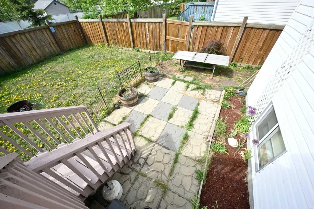 9123 105 Avenue Grande Prairie AB T8H 1H7