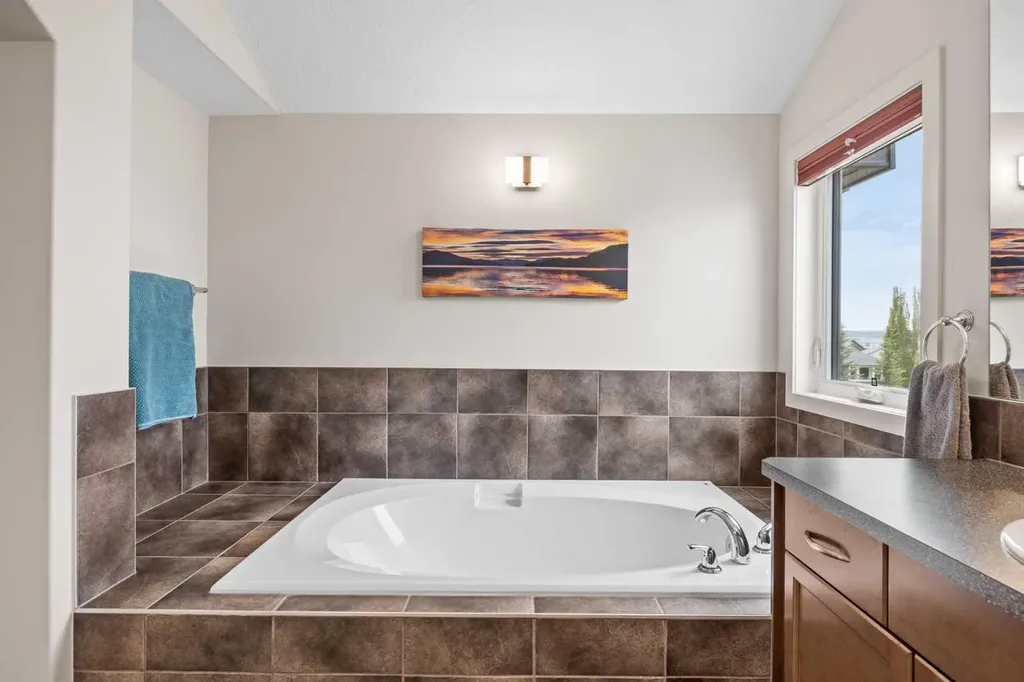 41 Drake Landing Crescent Okotoks AB T1S 0E7