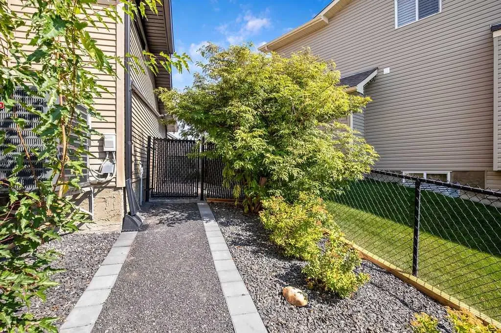 41 Drake Landing Crescent Okotoks AB T1S 0E7
