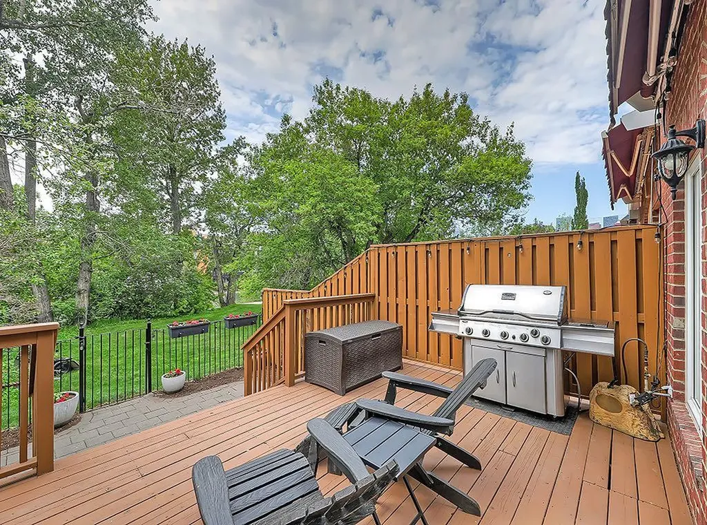 2423 Erlton Street SW Calgary AB T2S 2V9