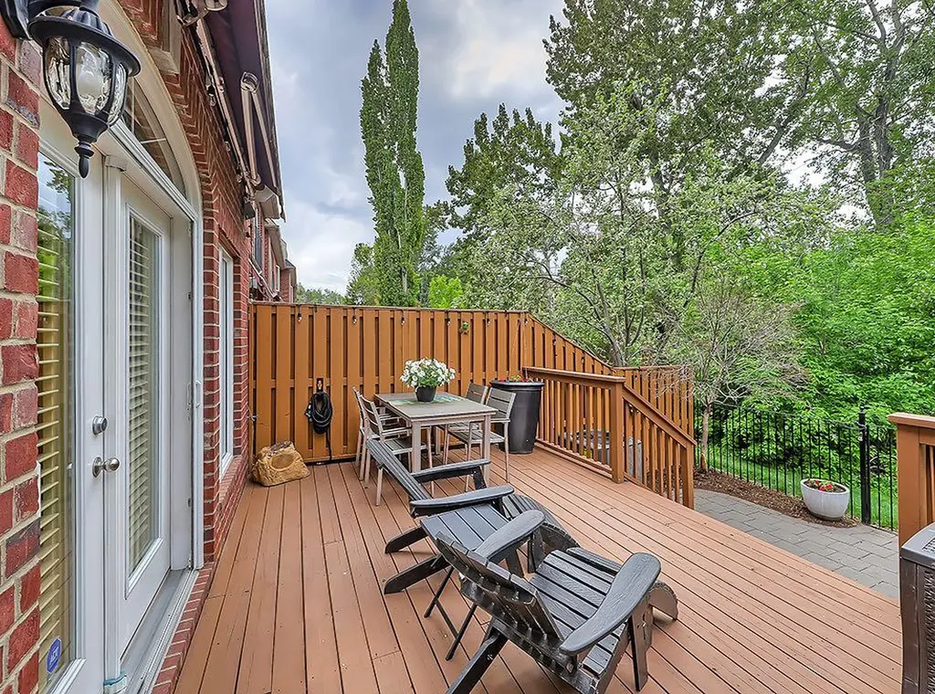 2423 Erlton Street SW Calgary AB T2S 2V9