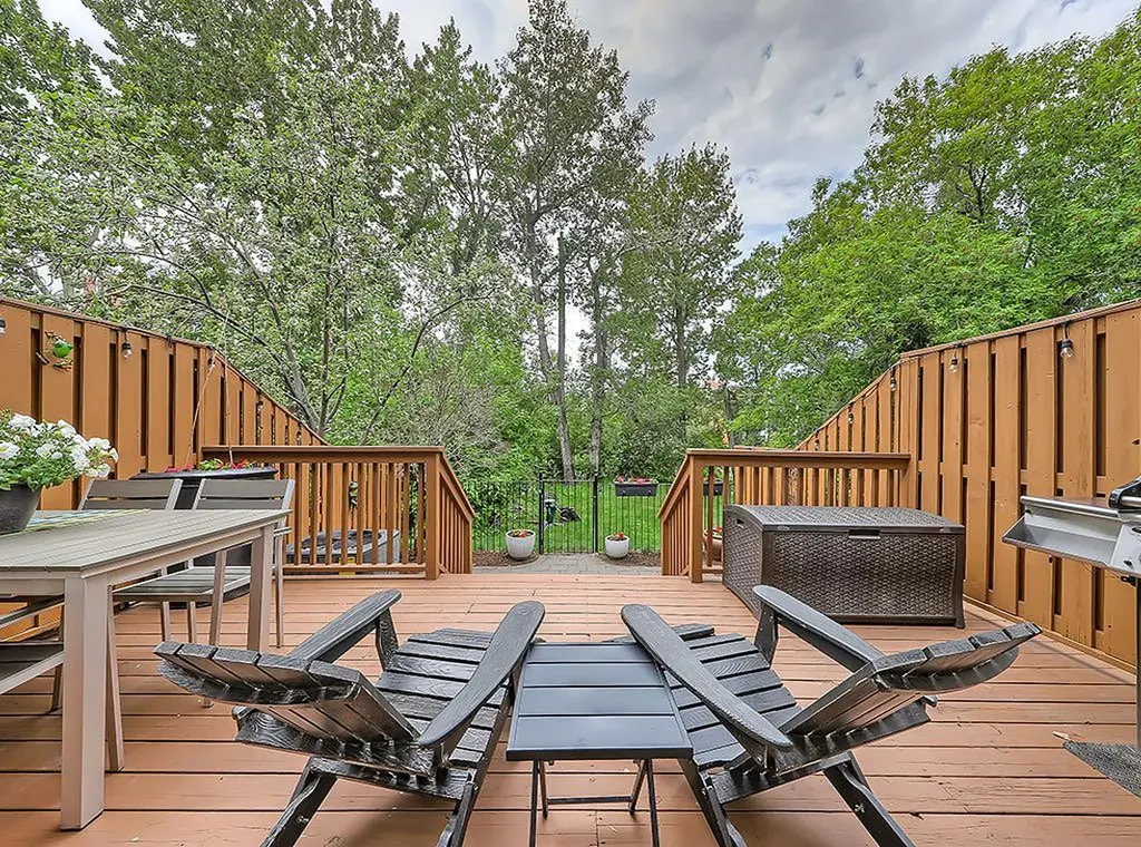 2423 Erlton Street SW Calgary AB T2S 2V9