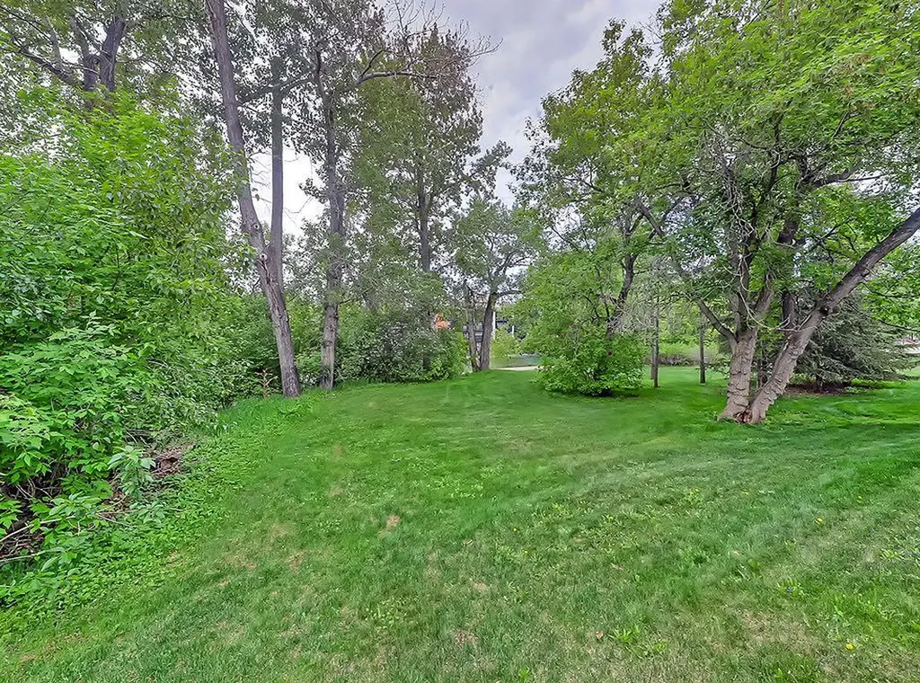 2423 Erlton Street SW Calgary AB T2S 2V9