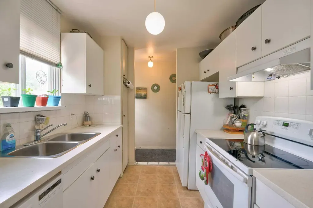 517 55 Avenue W Claresholm AB T0L 0T0