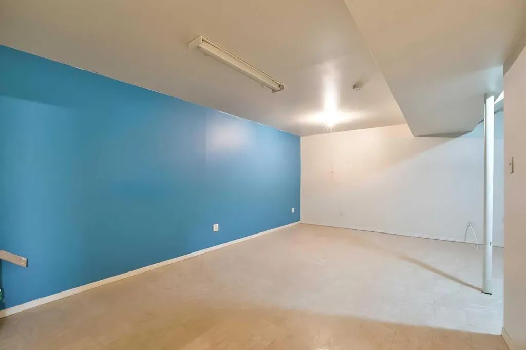 517 55 Avenue W Claresholm AB T0L 0T0