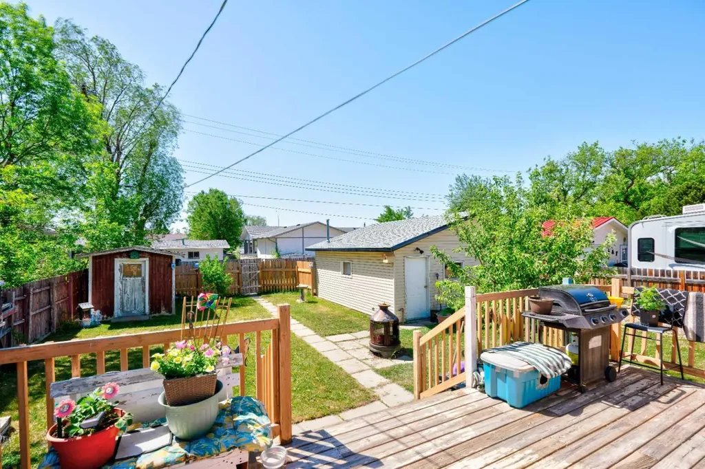 517 55 Avenue W Claresholm AB T0L 0T0