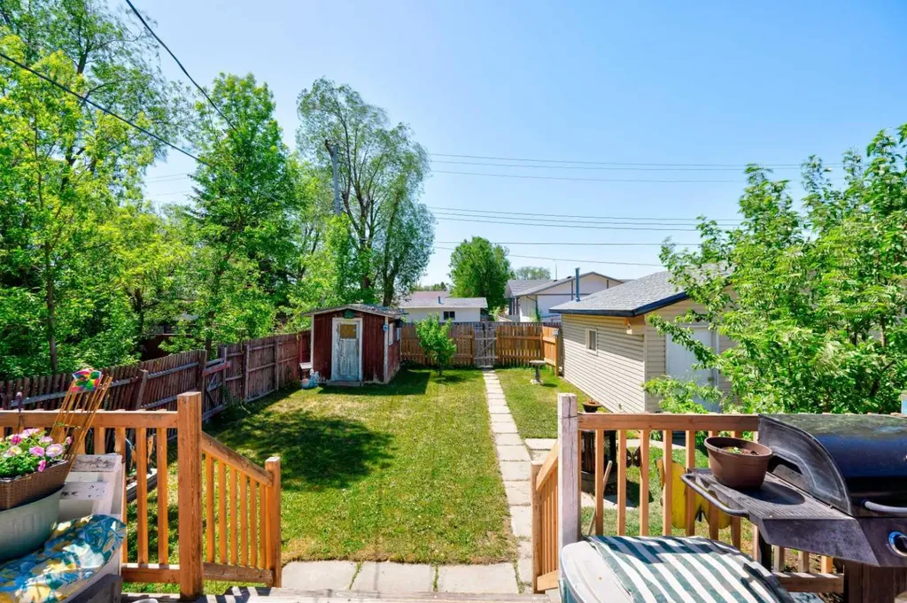 517 55 Avenue W Claresholm AB T0L 0T0