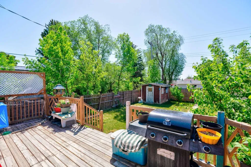 517 55 Avenue W Claresholm AB T0L 0T0