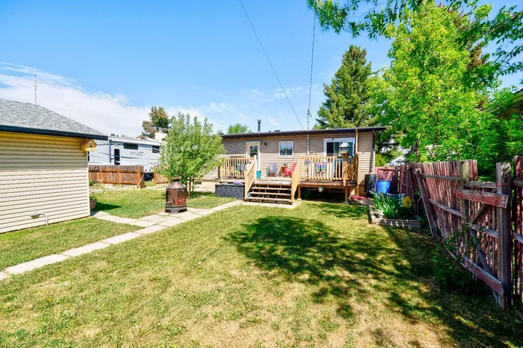 517 55 Avenue W Claresholm AB T0L 0T0