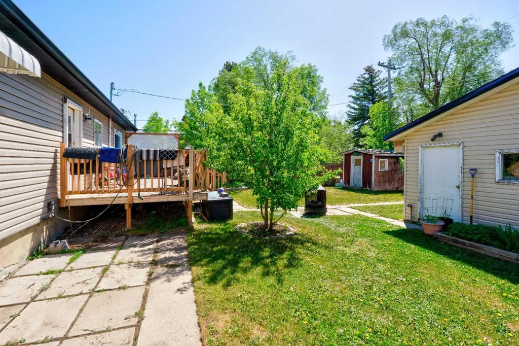 517 55 Avenue W Claresholm AB T0L 0T0