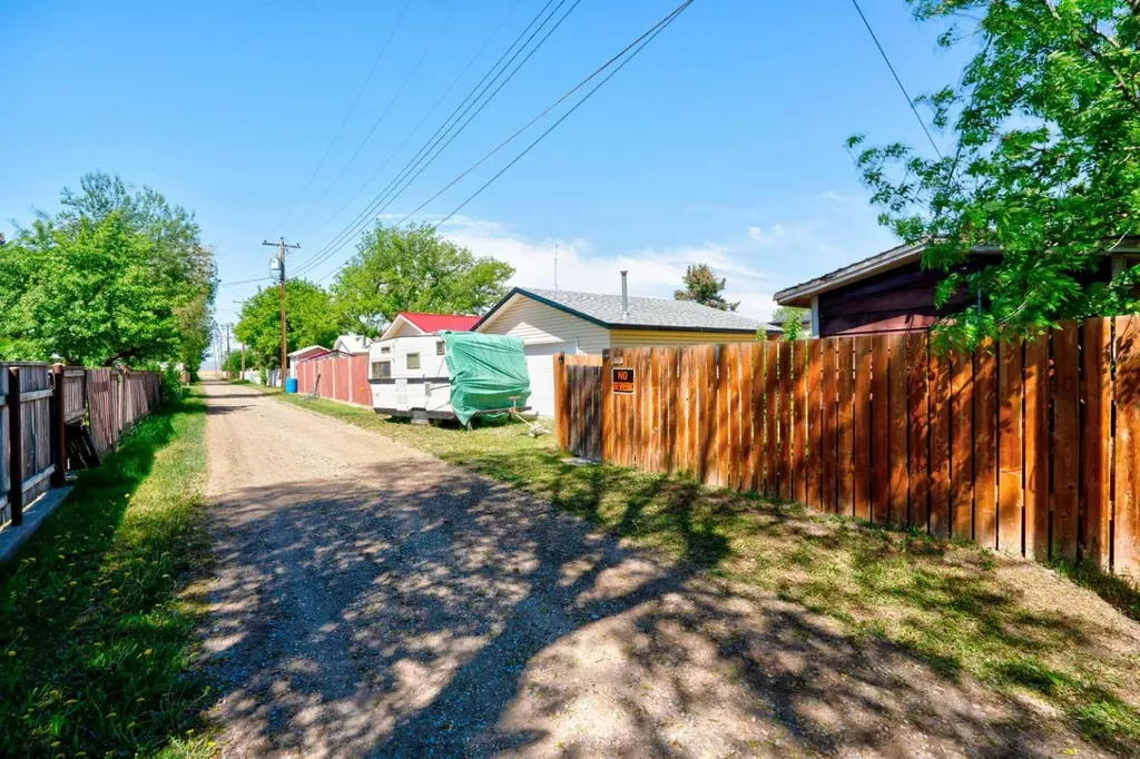 517 55 Avenue W Claresholm AB T0L 0T0