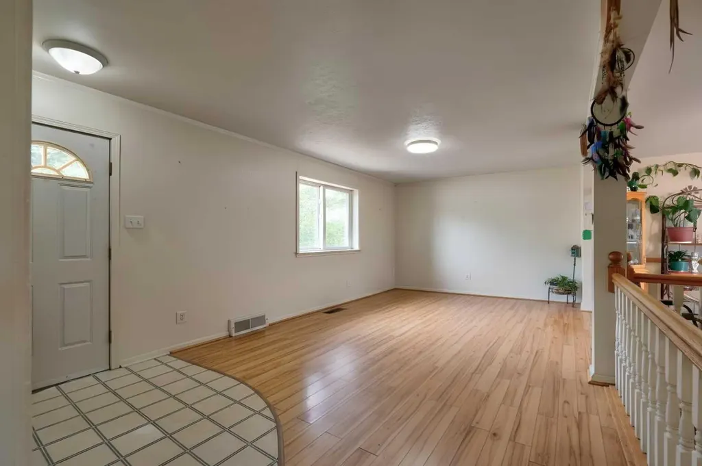 517 55 Avenue W Claresholm AB T0L 0T0