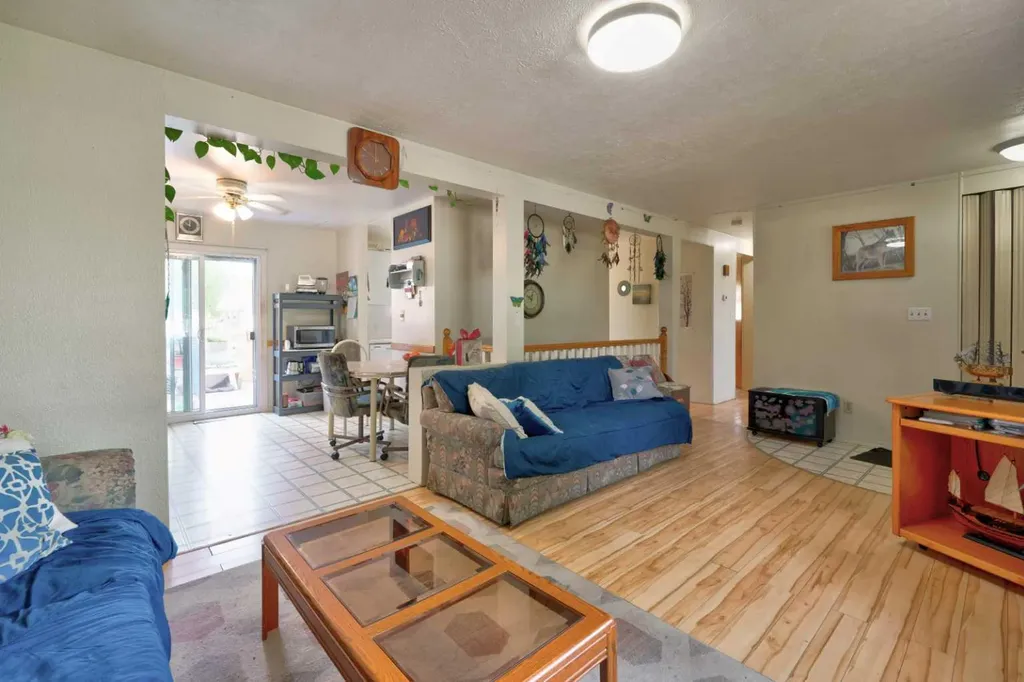 517 55 Avenue W Claresholm AB T0L 0T0
