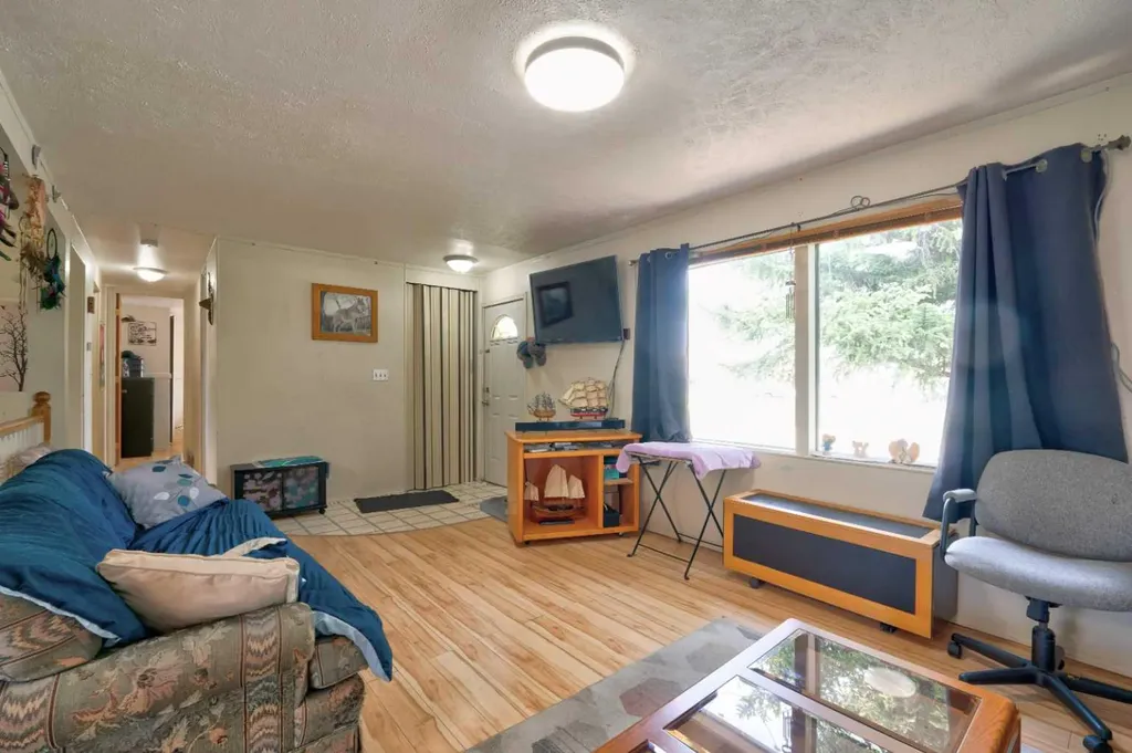 517 55 Avenue W Claresholm AB T0L 0T0